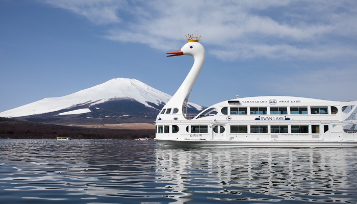 Oshino Hakkai Springs and Lake Yamanakako Course